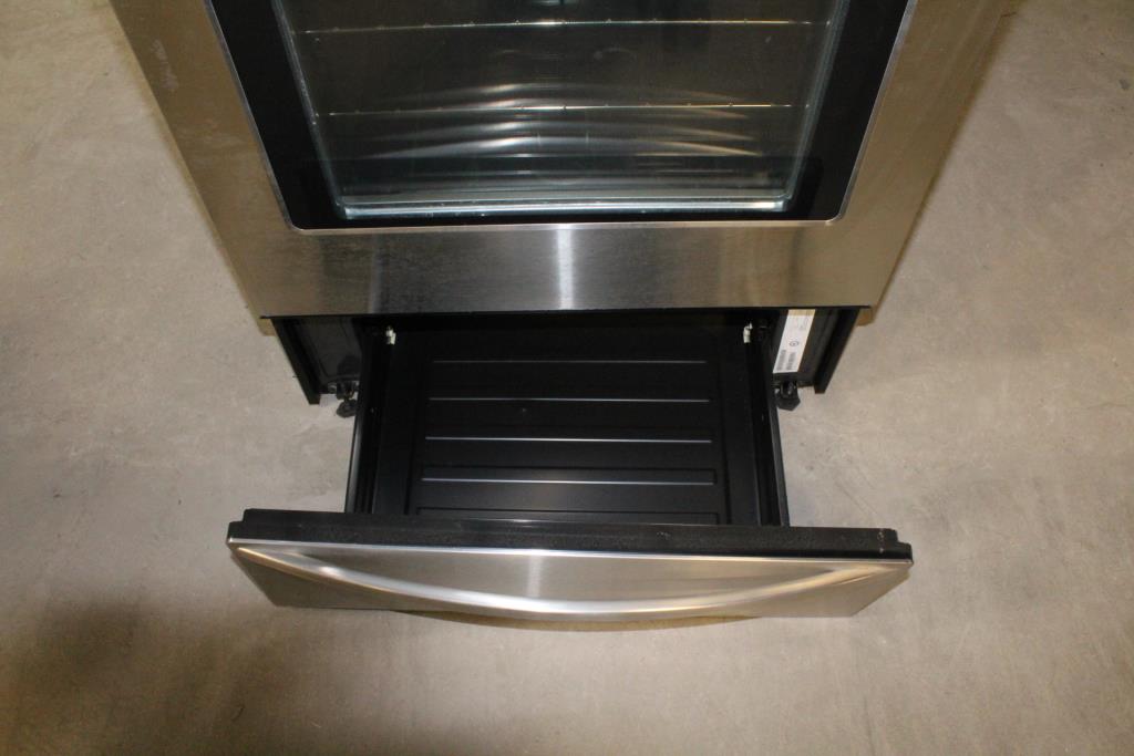 Vogelzang Boxwood Oven features durable cast iron