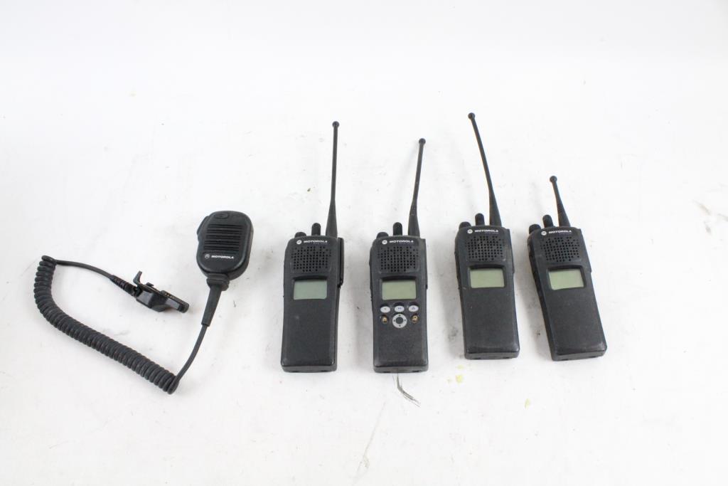 Motorola XTS 2500 Handheld Radios 4 Piece Count Property Room Motorola XTS 2500 Handheld Radios 4 Piece Count Property Room