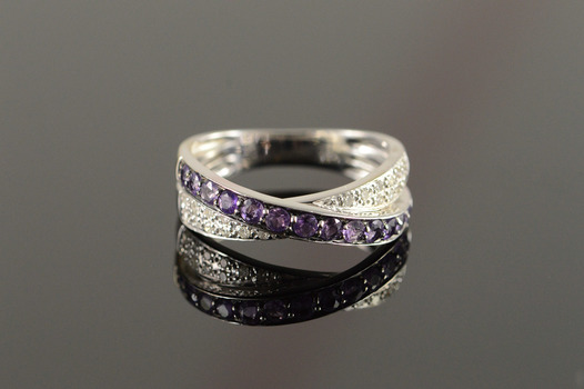 Used engagement rings auction