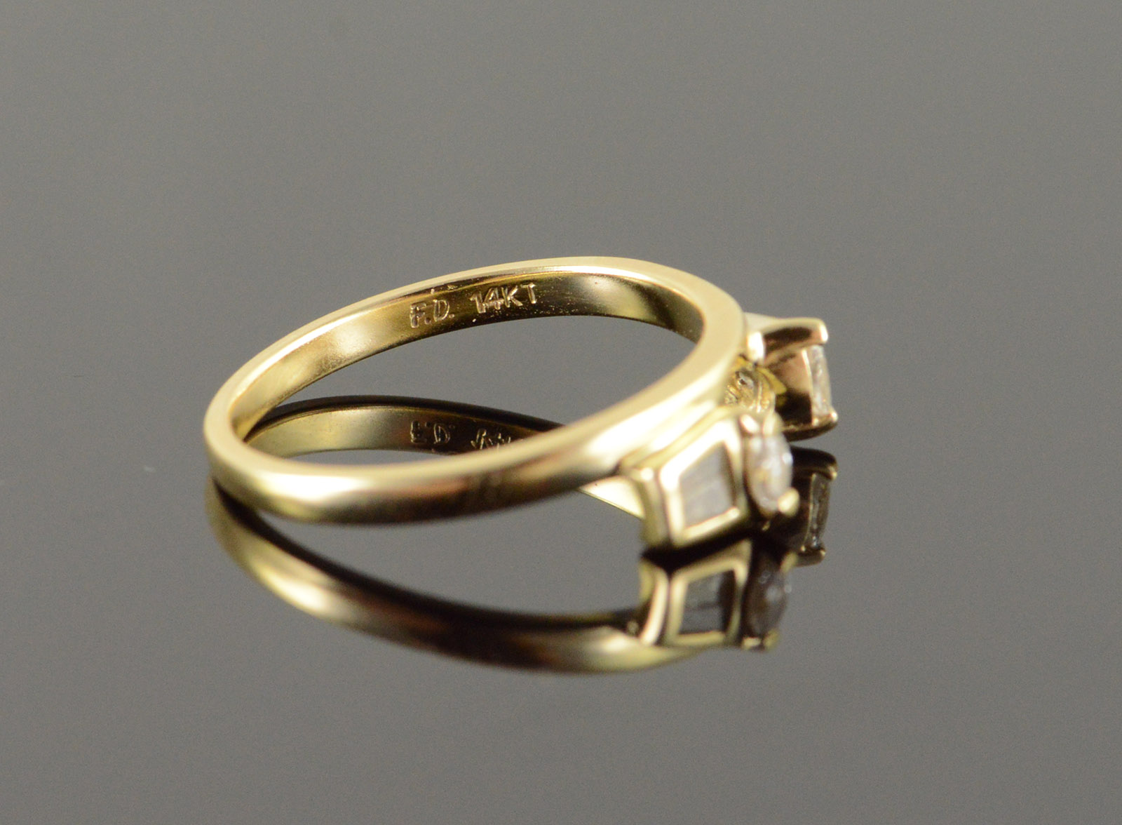 14K 2.1g 0.20 CTW Marquise Baguette Ring Guard Wedding Band Yellow Gold Ring, Size 5.75