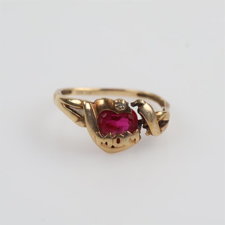 10kt Gold Red Stone Diamond Accent "Mom" Ring
