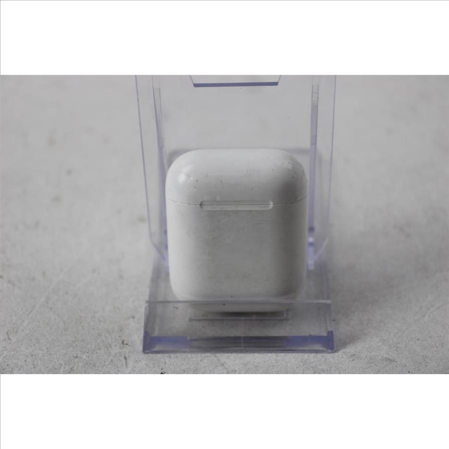 Apple AirPods With Charging Case