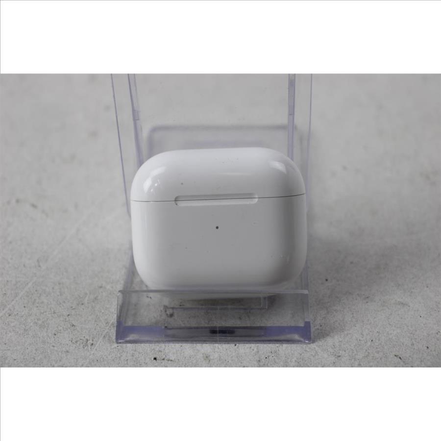 Apple AirPods With Charging Case