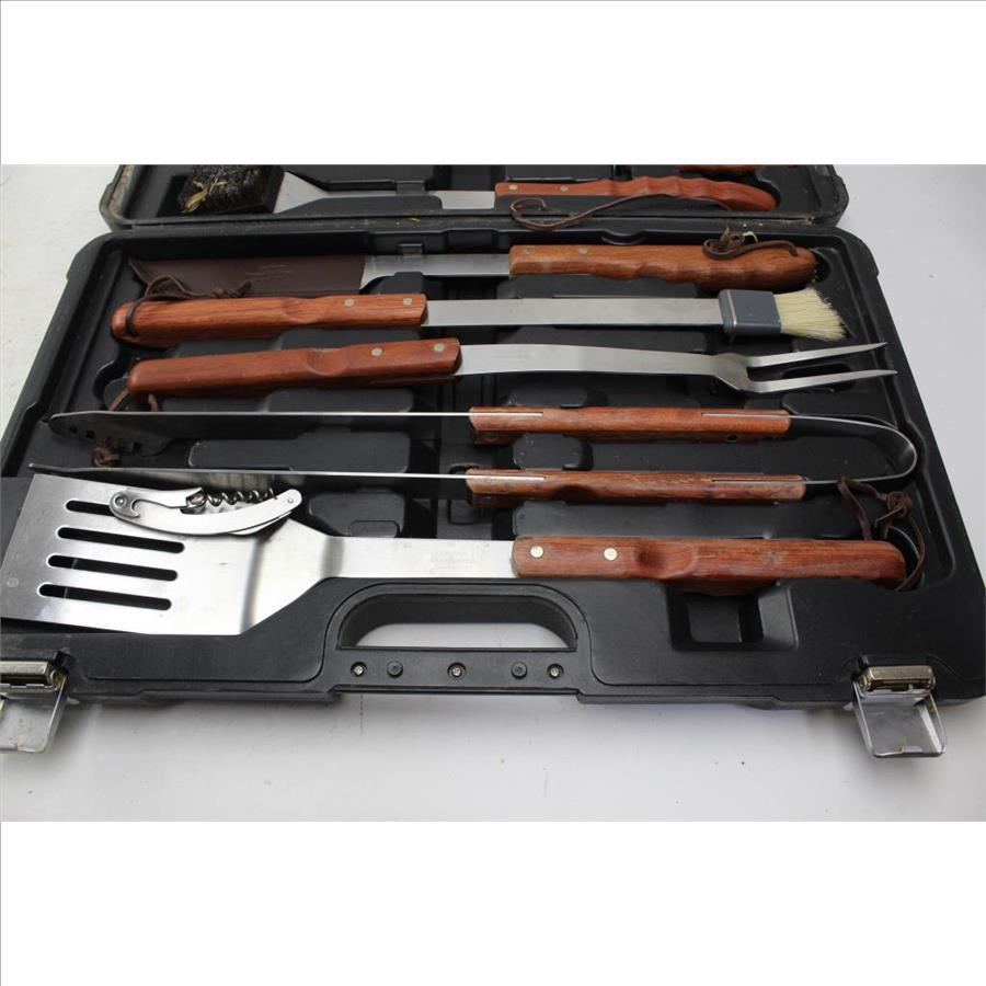 Brookstone Professional Barbecue Tool Kit Grill Set Property Room