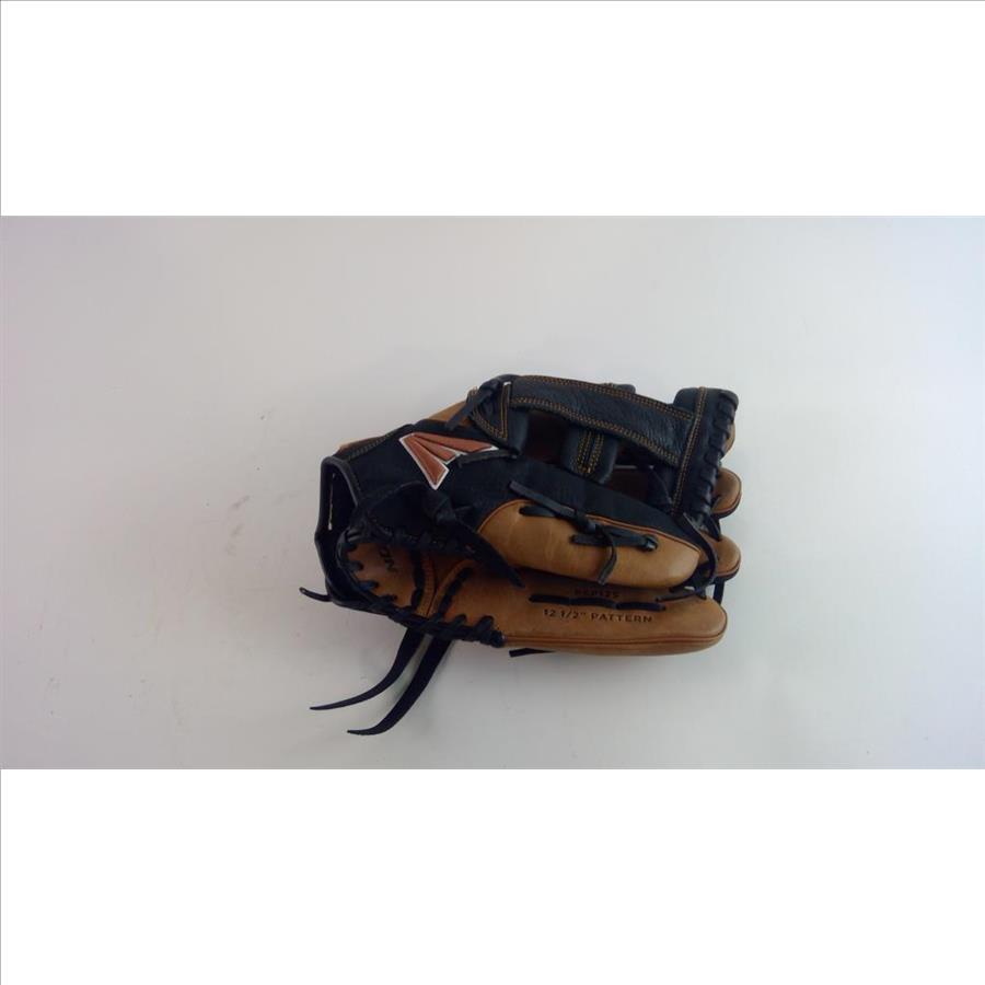 Easton LeftHanded Glove Property Room