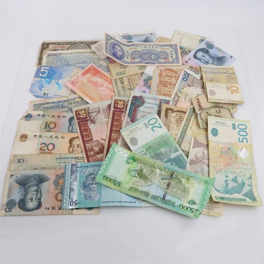 Foreign Bills; 30+ Pieces