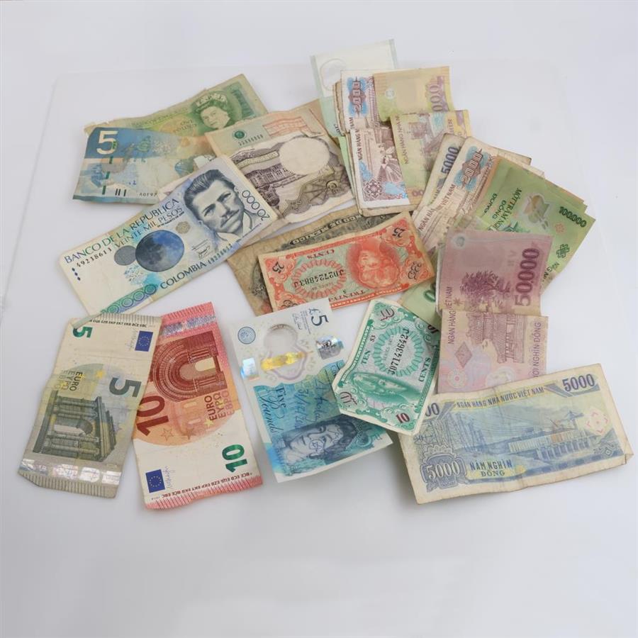 Foreign Currency; 20+ Pieces