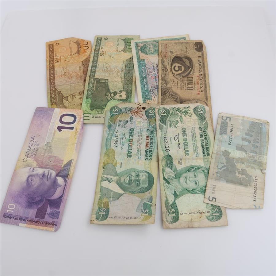 Foreign Currency, 8 Pieces