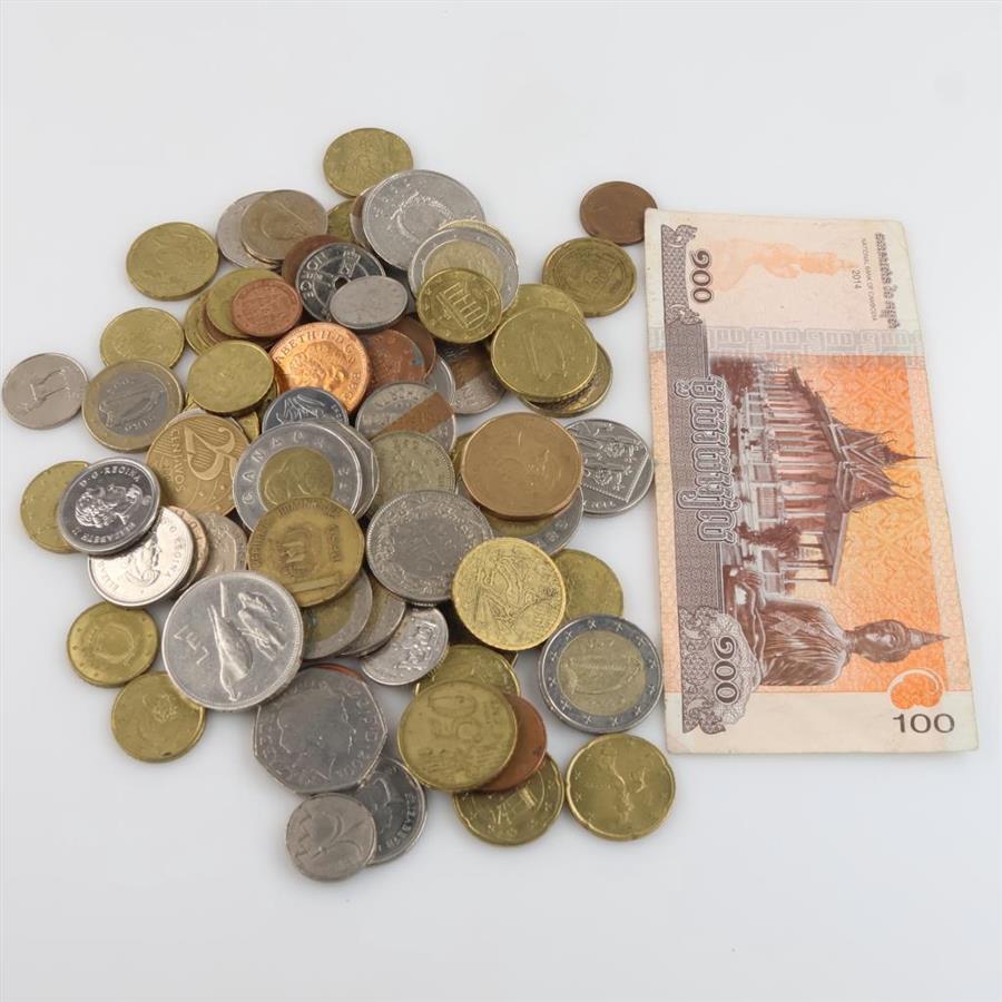 Foreign Currency And Tokens, 1+lbs