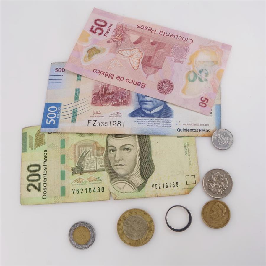 Foreign Currency With Fashion Ring, 9 Pieces