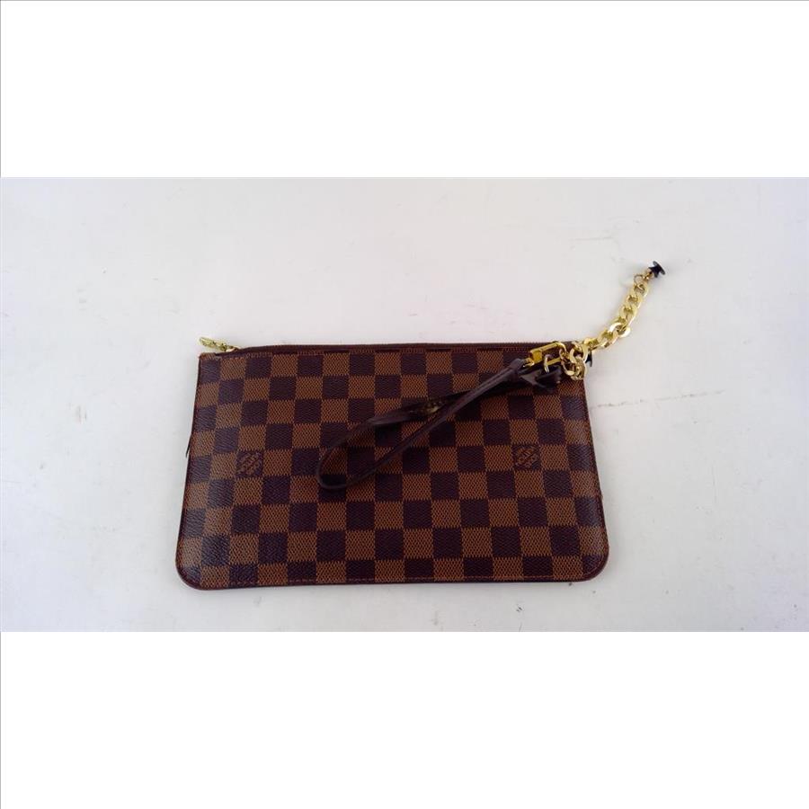 Louis Vuitton Clutch - Doublechecked By Entrupy