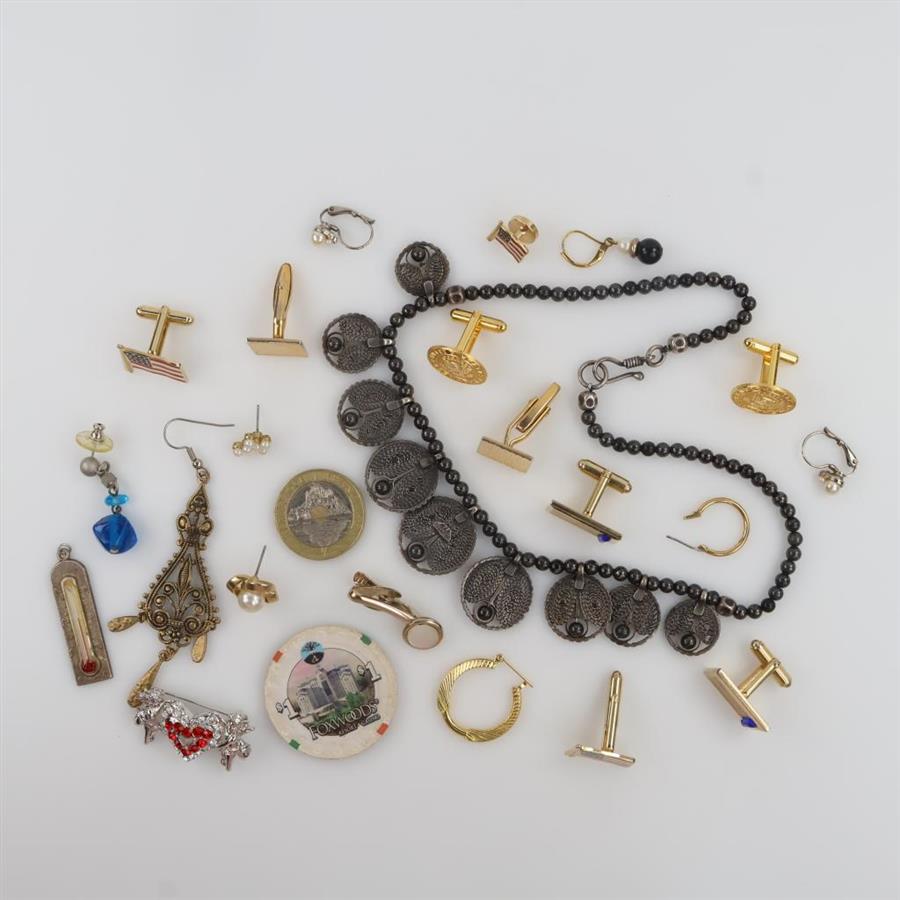 Mixed Jewelry Foreign Currency And Token, 13+ Pieces