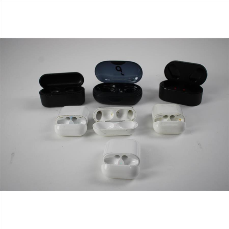 Muze And More Earbud Case Bulk Lot, 11 Pieces Property Room