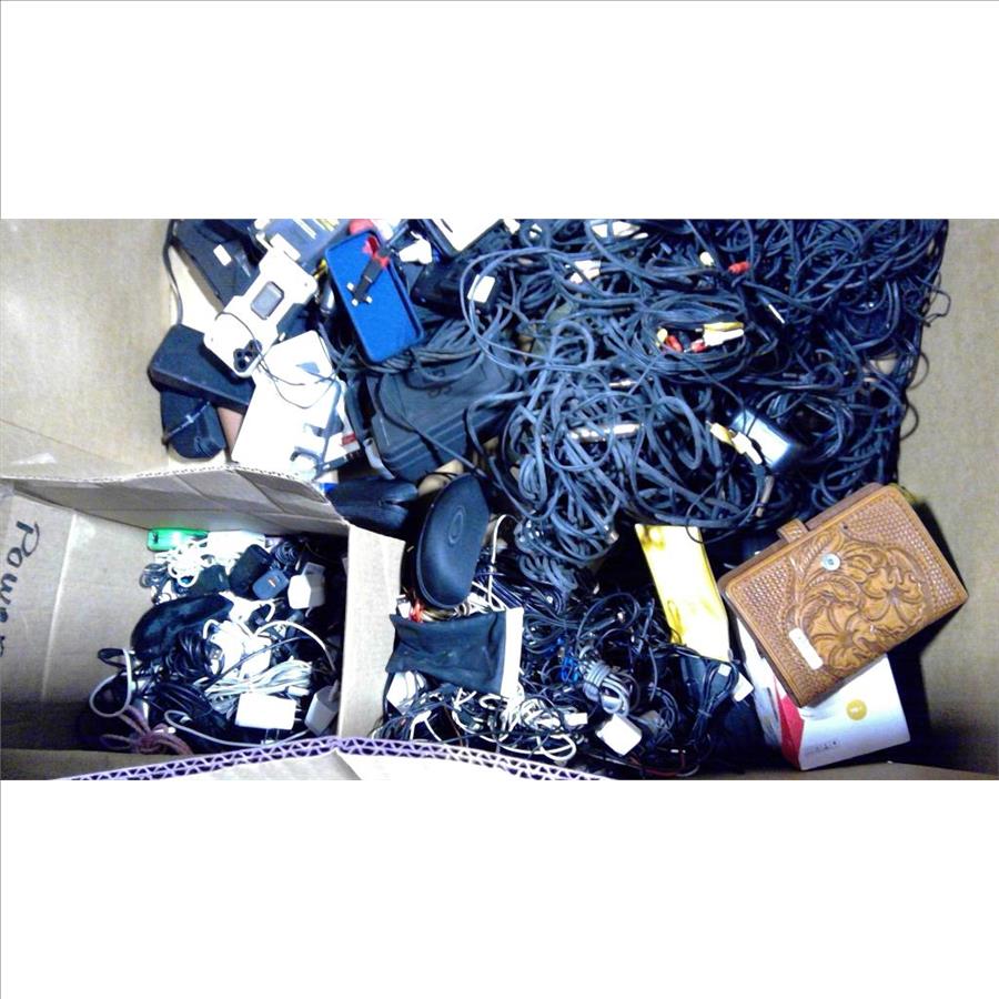 Pallet Of Av Cords And More 20+ Pieces