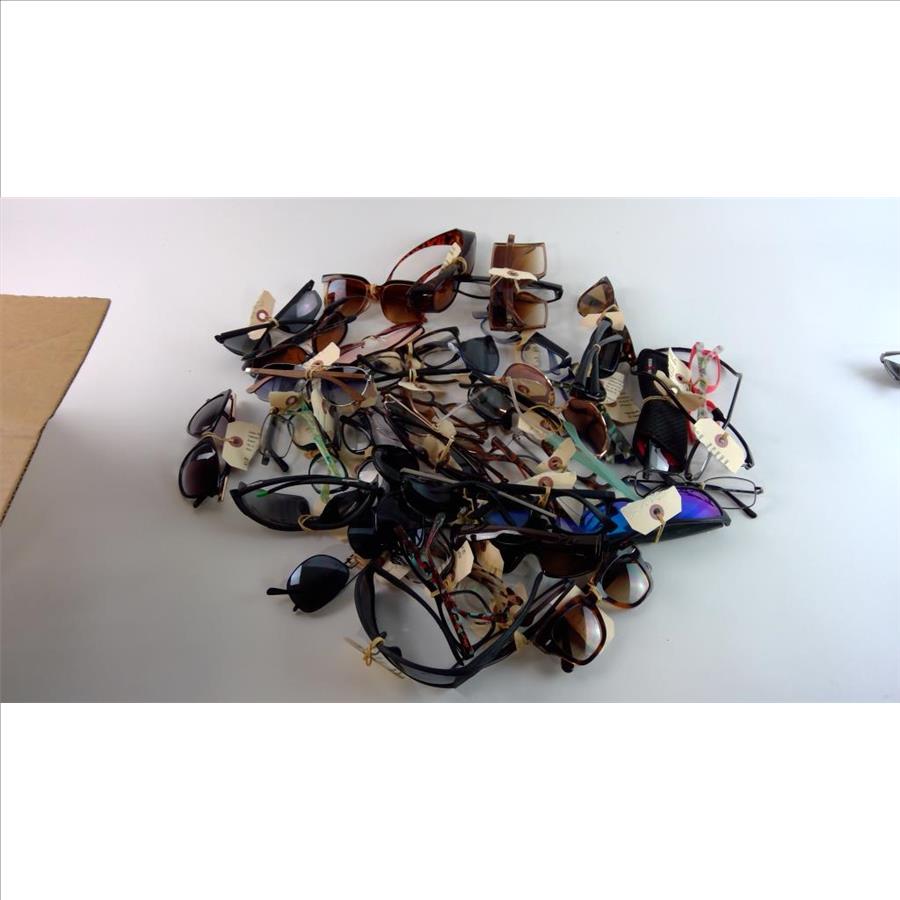 Sunglasses And Eyeglasses Bulk Lot, 15+ Pieces Property Room