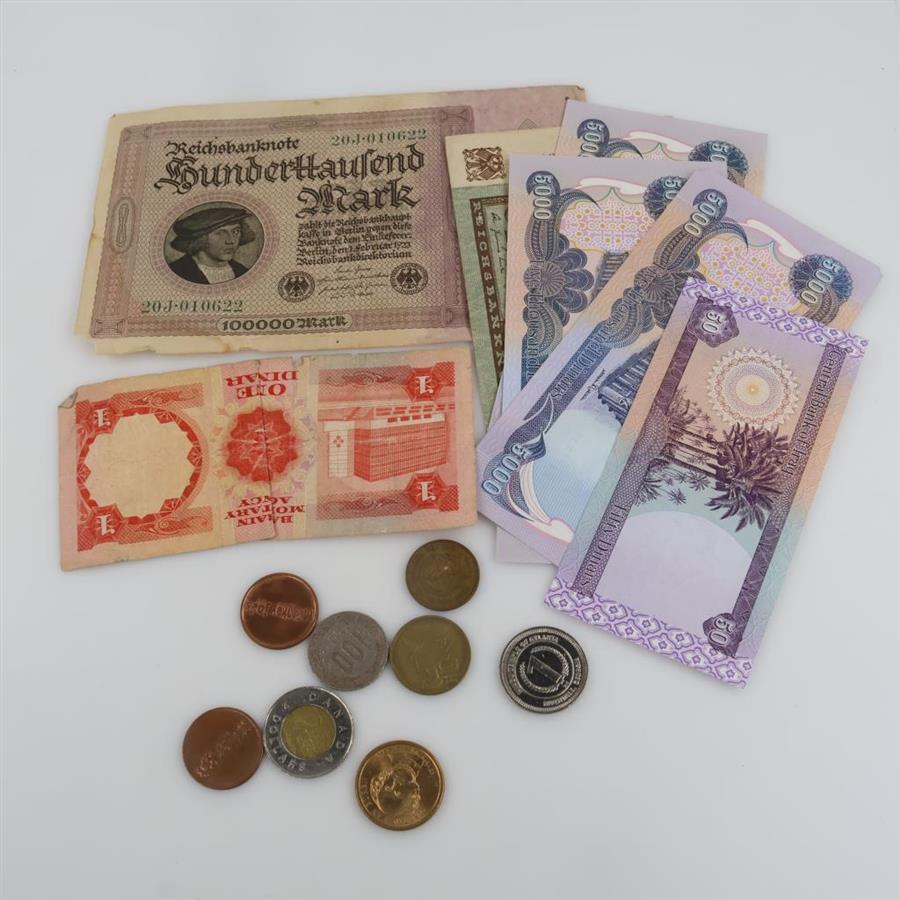 US And Foreign Currency With Tokens, 17 Pieces