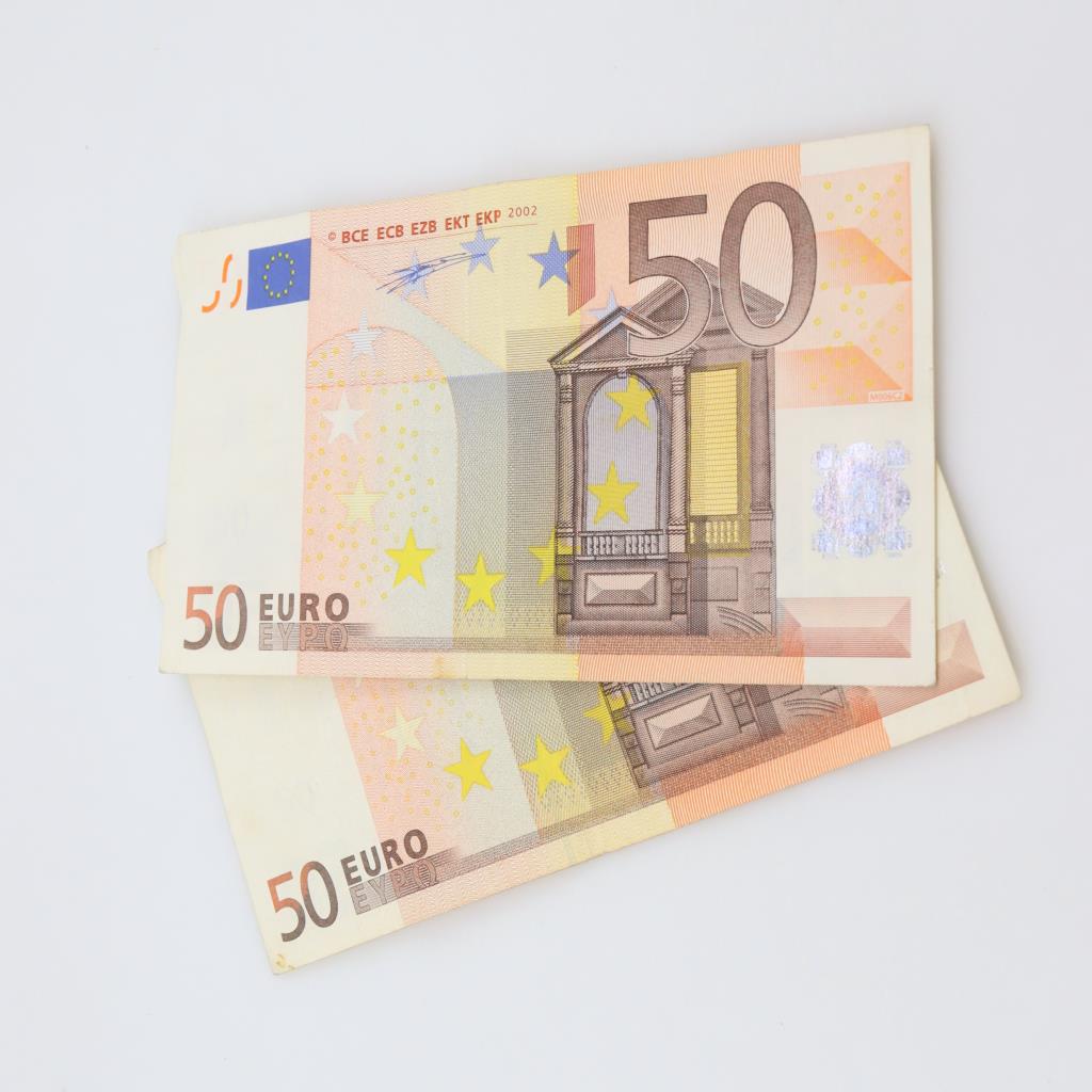 100-euros-property-room