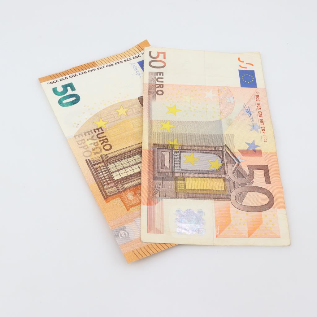 100-euros-property-room