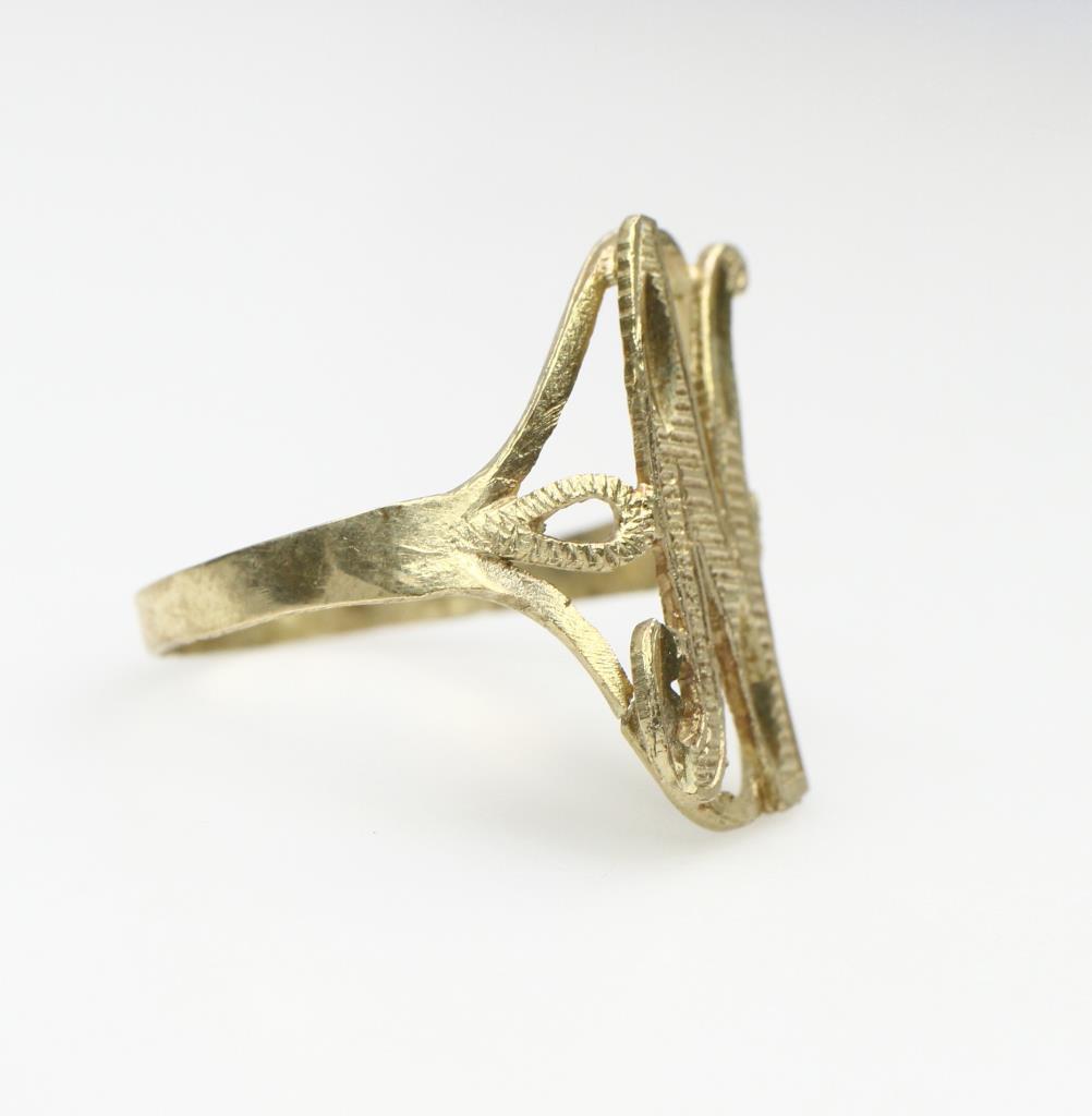 Script Letters Ring 10k Gold Letter Script Ring | Property Room