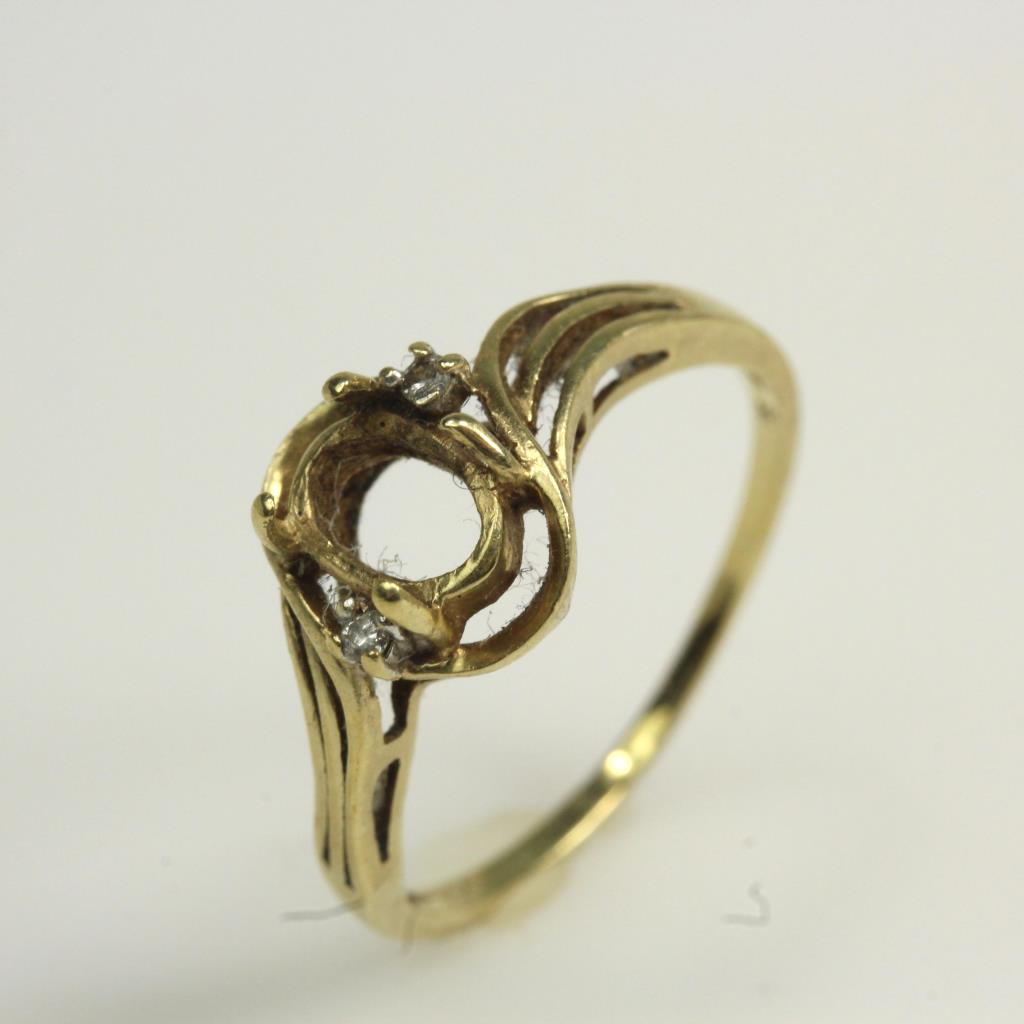 10kt Gold 1 6g Ring With Missing Center Stone And Small Diamond 10kt Gold 1 6g Ring With Missing Center Stone And Small Diamond Accents Property Room