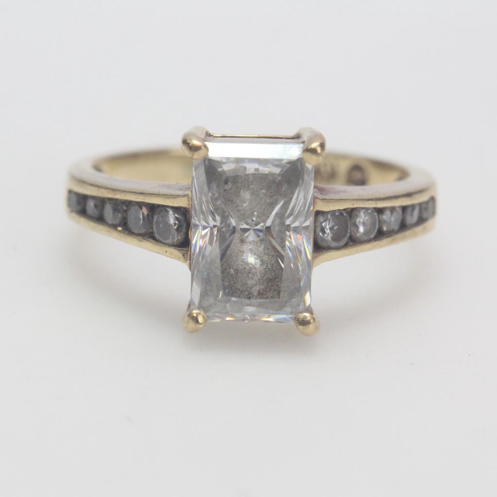 10kt Gold 3g Ring With Clear Stones | Property Room