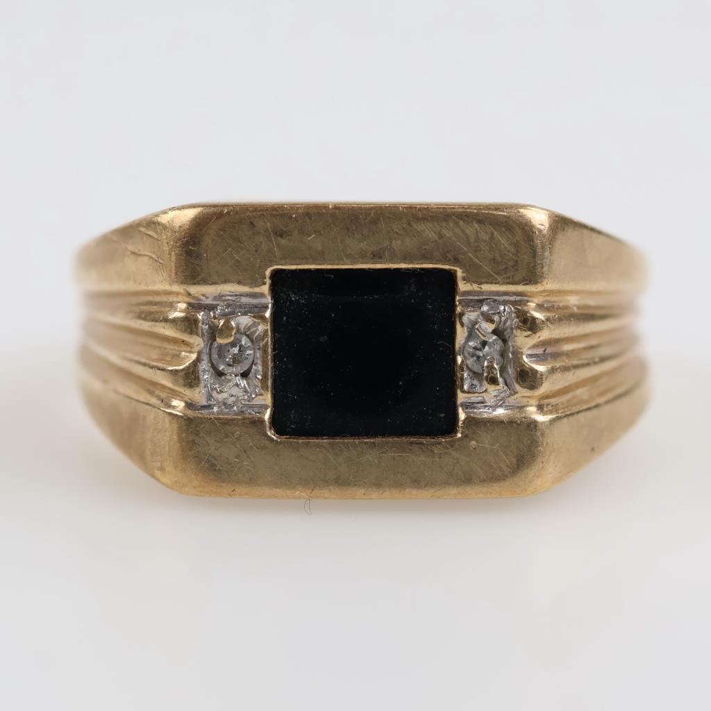 10kt Gold Black Stone Diamond Accent Signet Ring