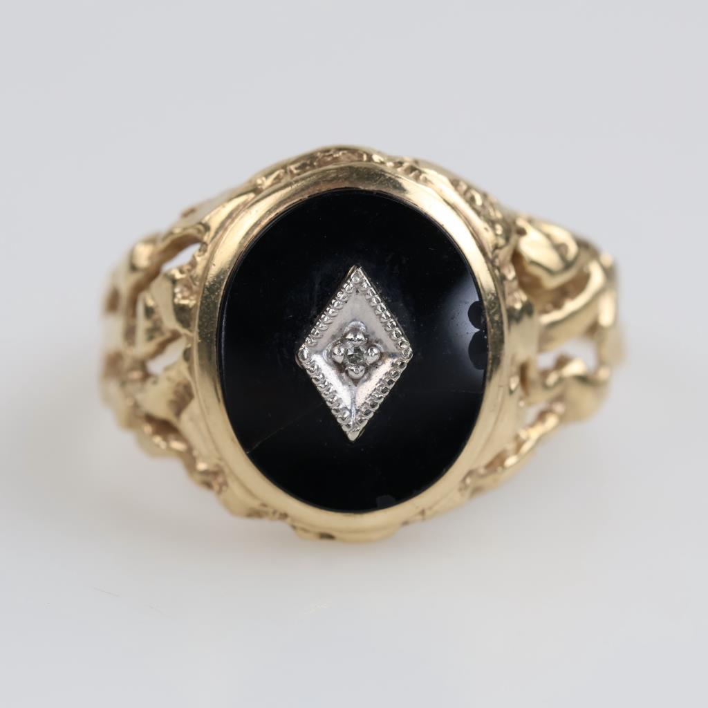 10kt Gold Black Stone Diamond Accent Signet Ring