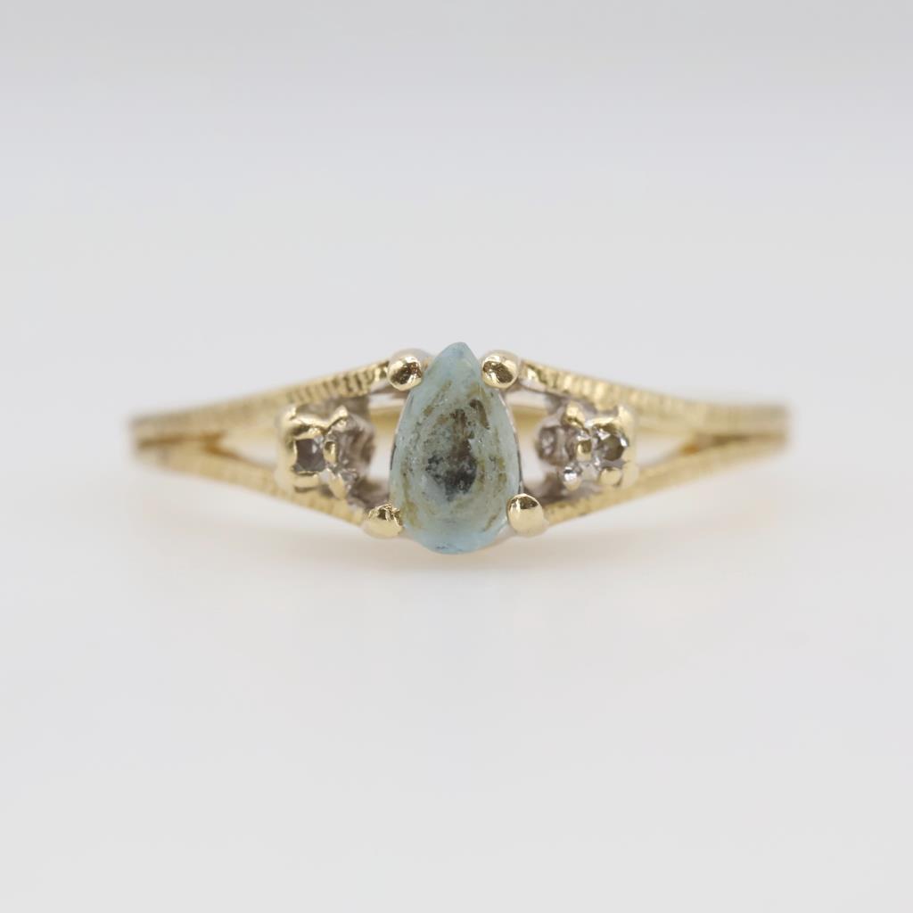 10kt Gold Blue Stone Diamond Accent Ring