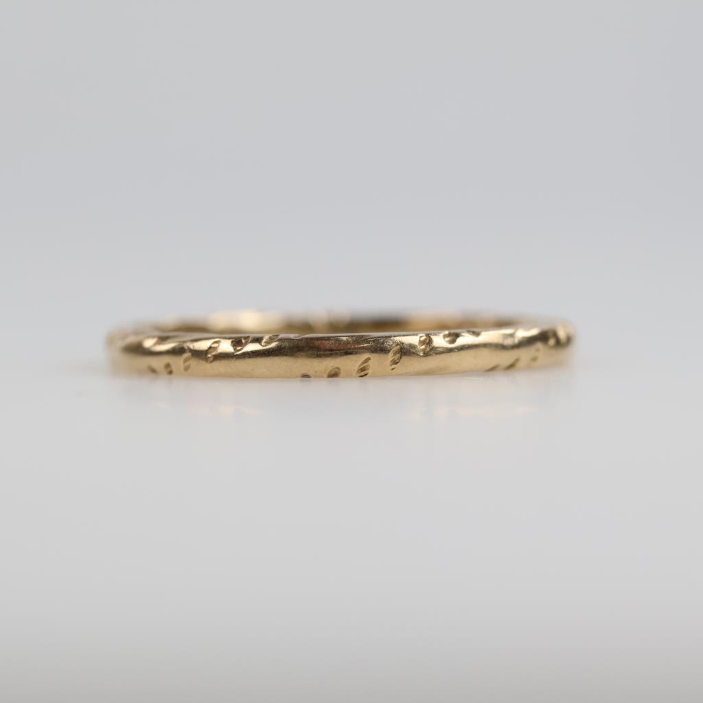 10kt Gold Carved Band