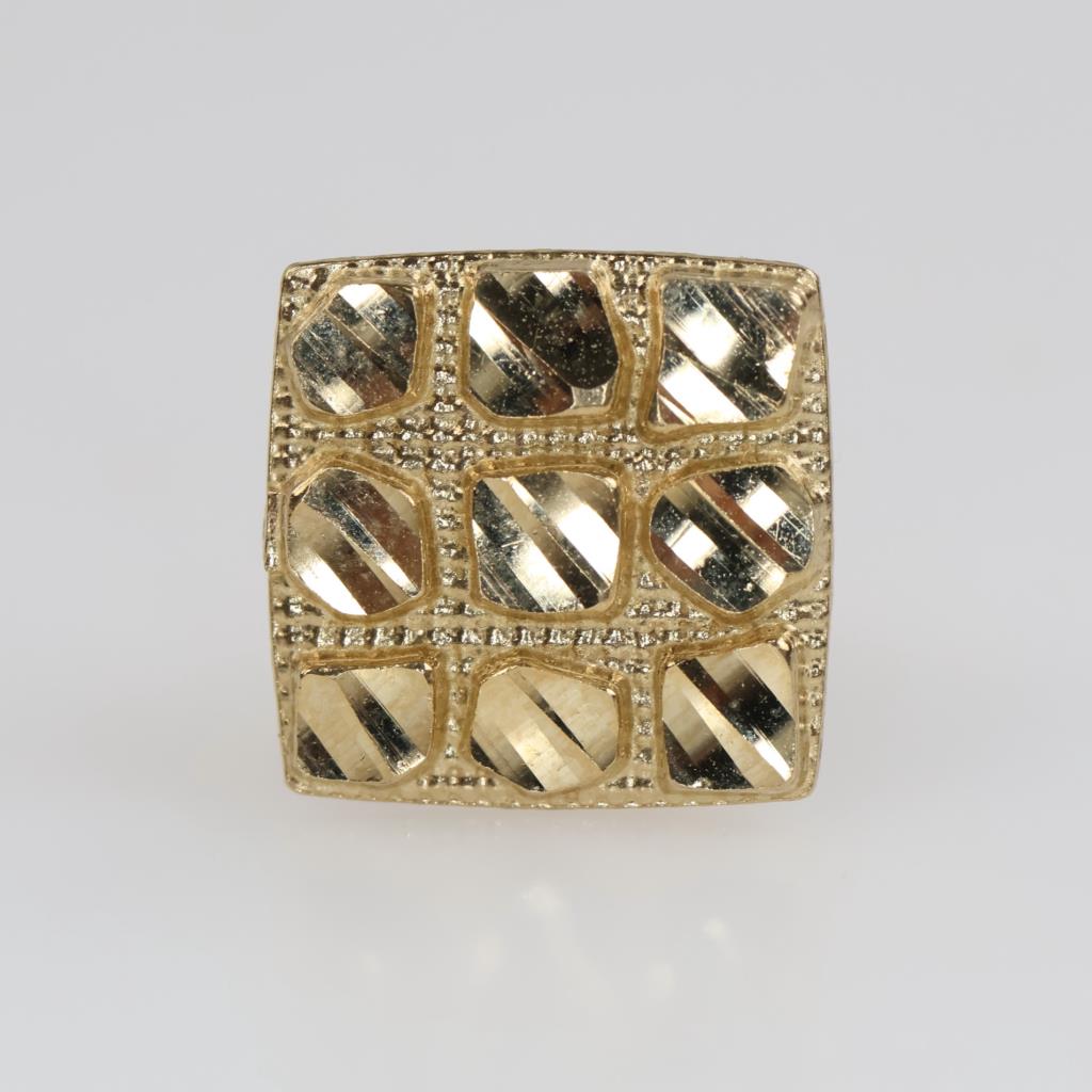 10kt Gold Carved Square Stud Earring