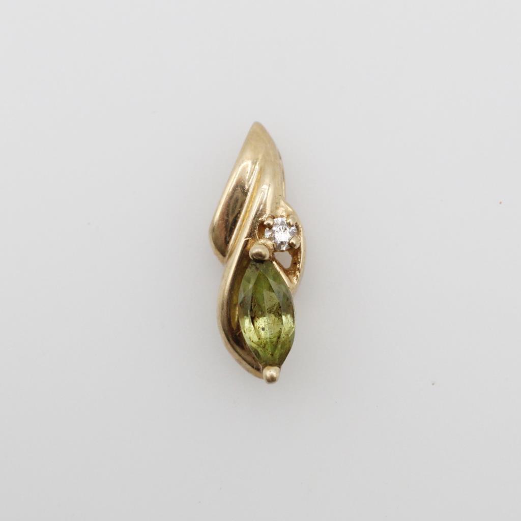 10kt Gold Clear And Green Stone Pendant