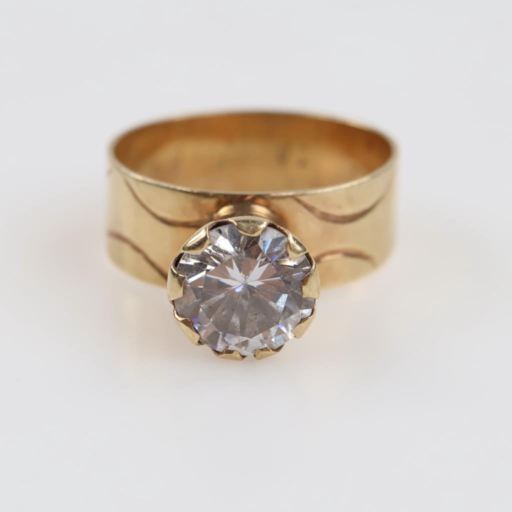10kt Gold Clear Stone Ring