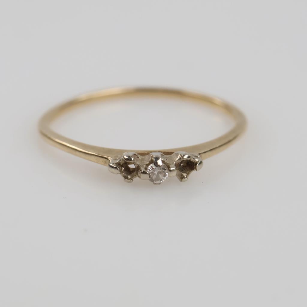 10kt Gold Clear Stone Ring