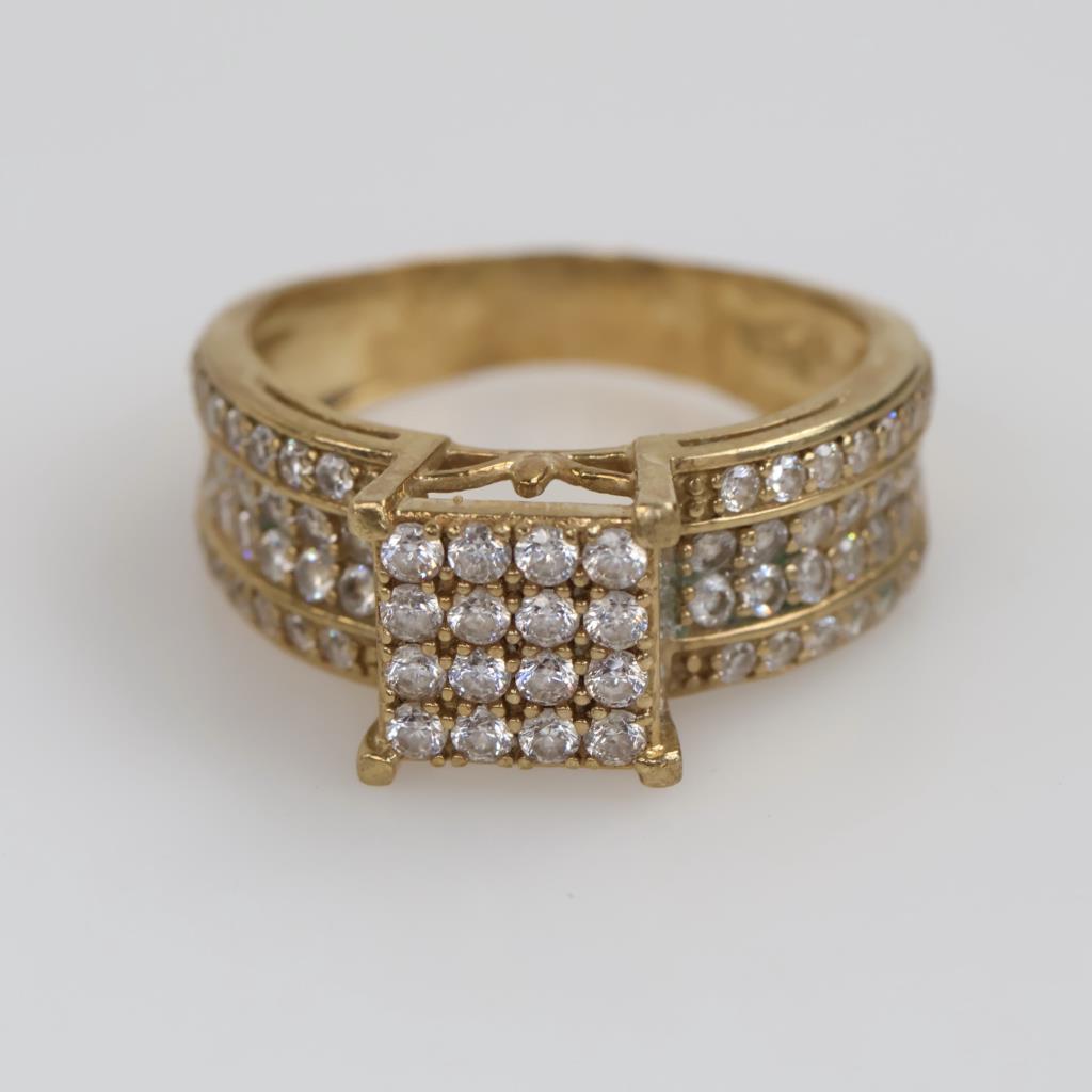 10kt Gold Clear Stone Ring