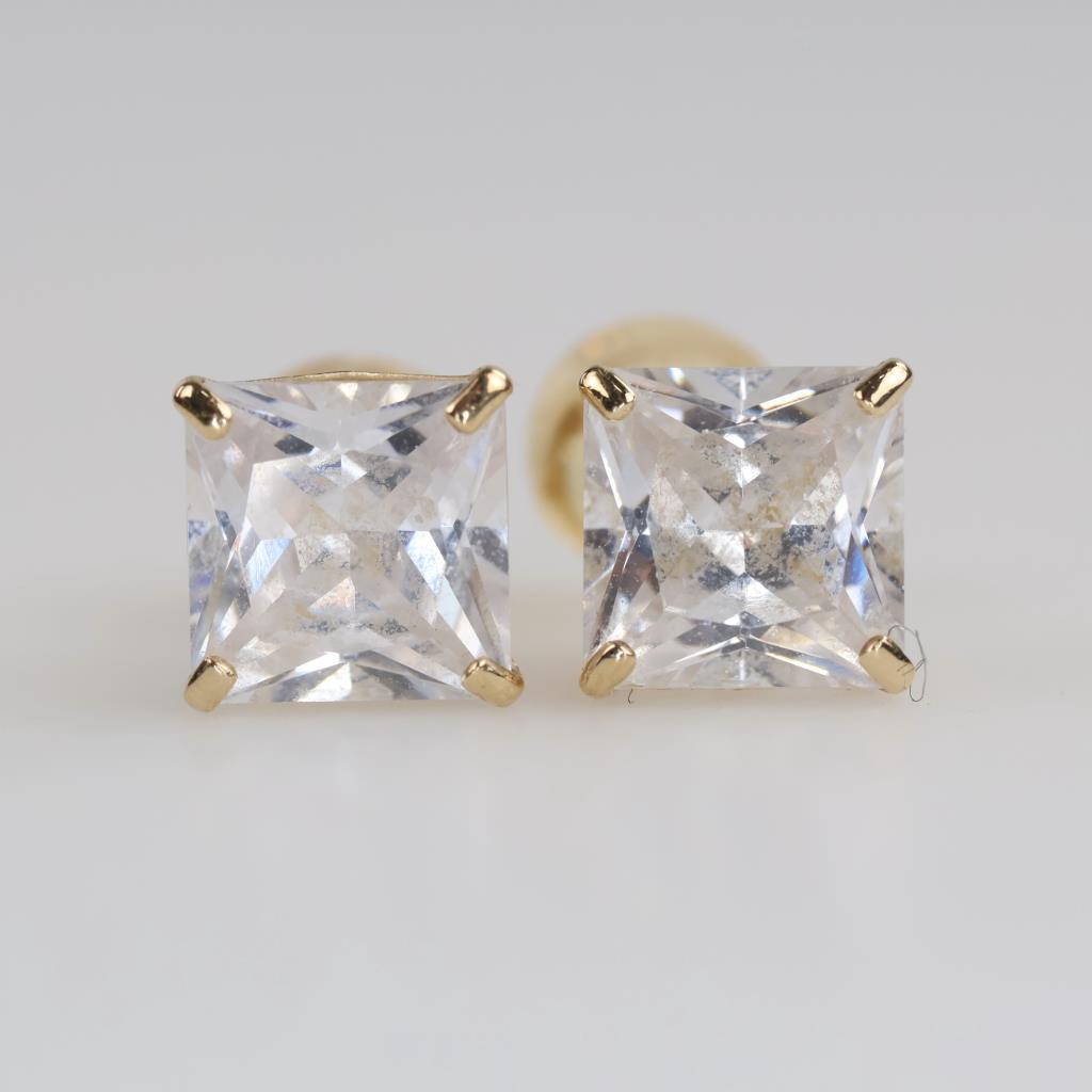 10kt Gold Clear Stone Square Stud Earrings