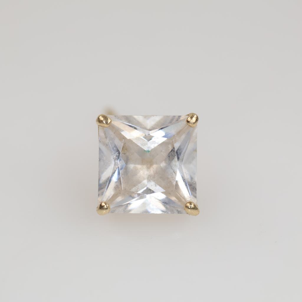 10kt Gold Clear Stone Stud Earring