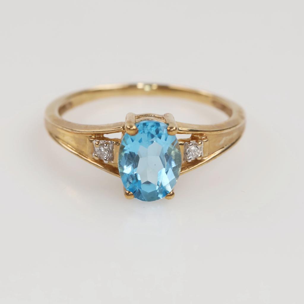 10kt Gold Diamond And Blue Topaz Ring
