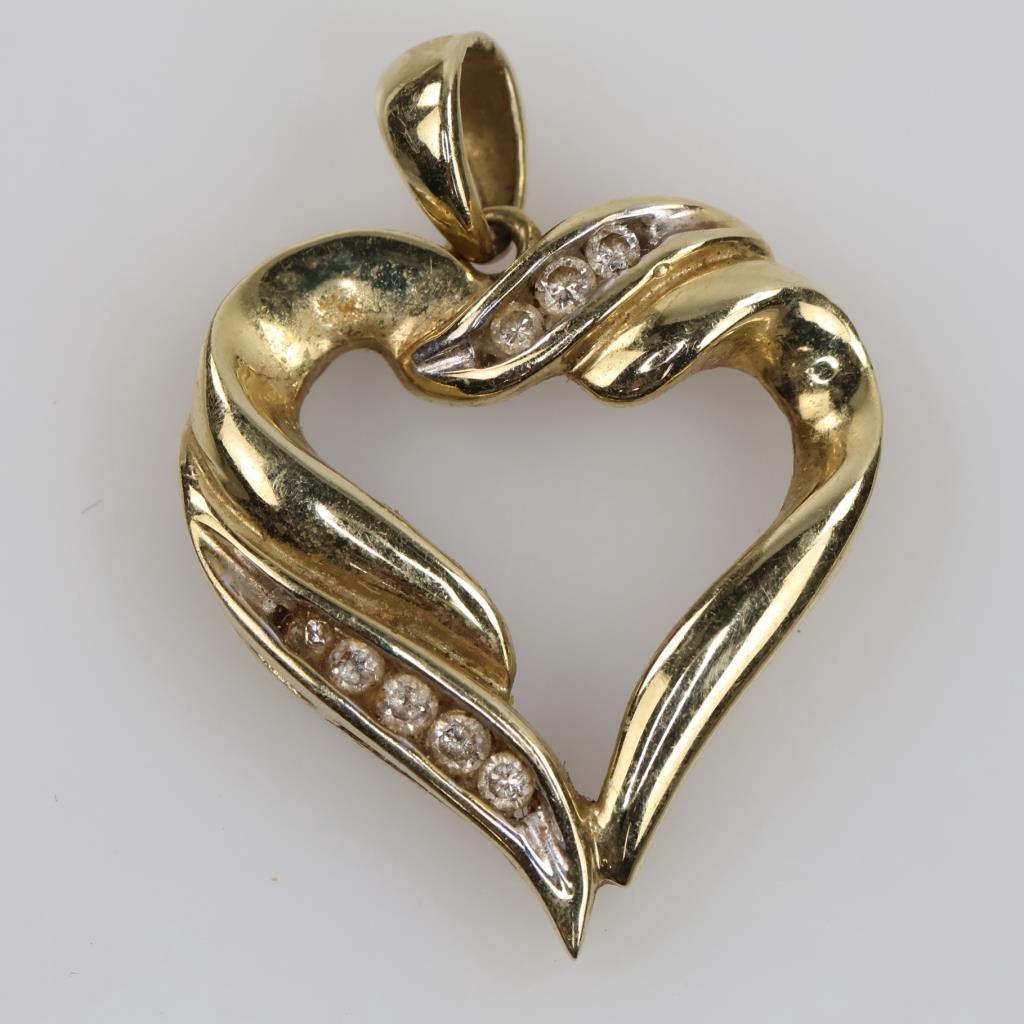 10kt Gold Diamond Heart Pendant