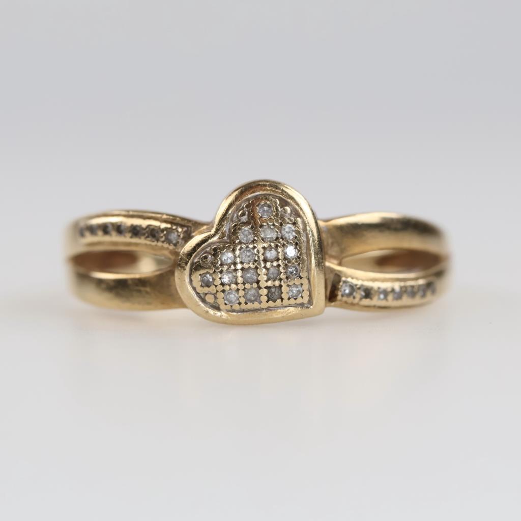 10kt Gold Diamond Heart Ring