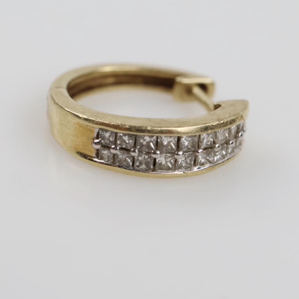 10kt Gold Diamond Huggie Hoop Earring