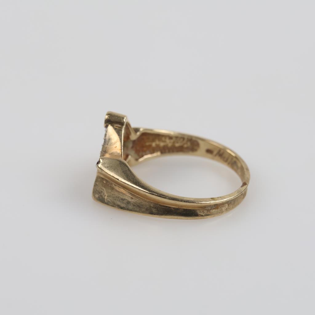 Red G Rings 10kt Gold Diamond Red Stone Accent G Ring | Property Room