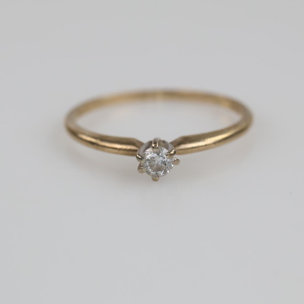 10kt Gold Diamond Ring