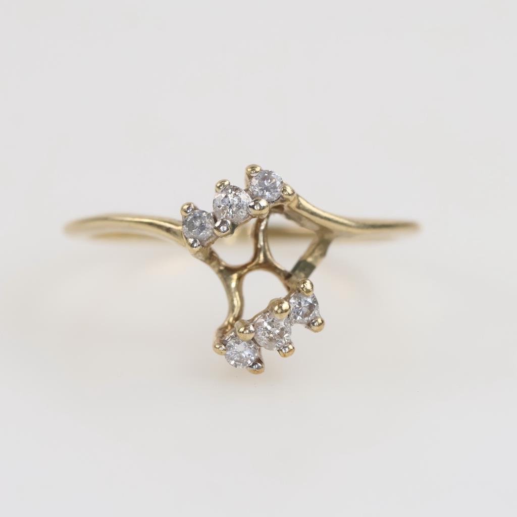 10kt Gold Diamond Ring