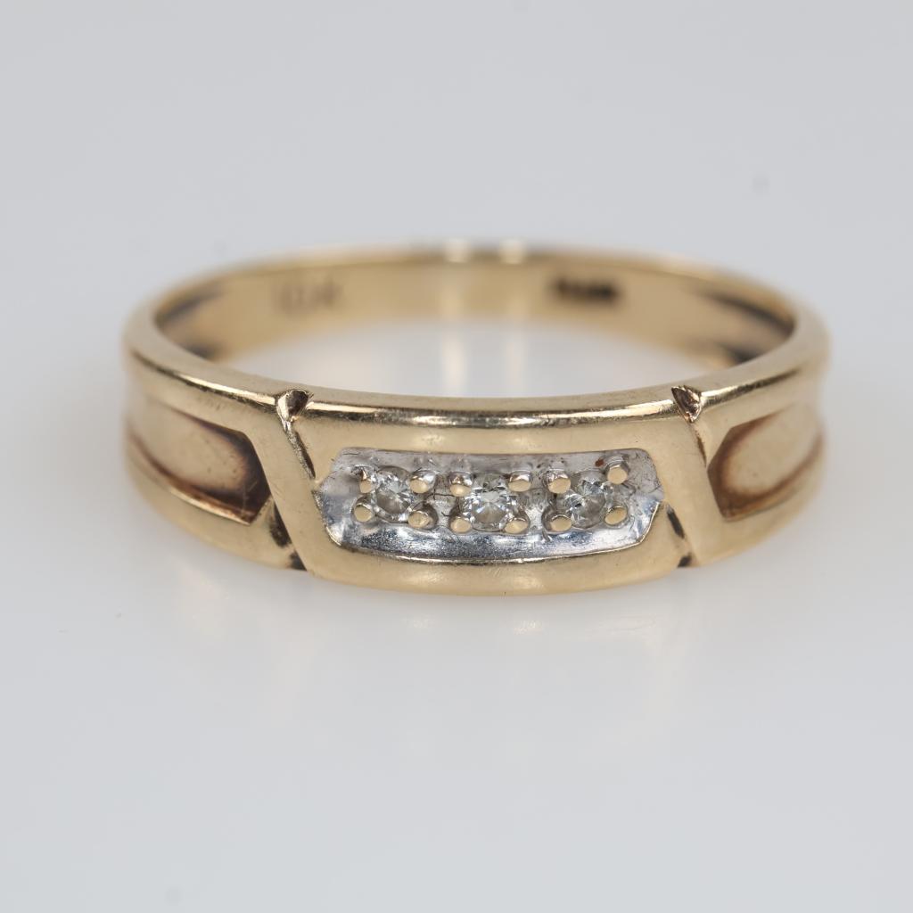 10kt Gold Diamond Ring