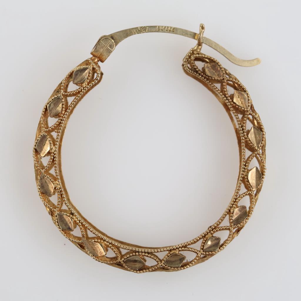 10kt Gold Filigree Hoop Earring