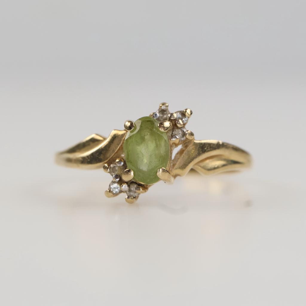 10kt Gold Green And Clear Stone Ring