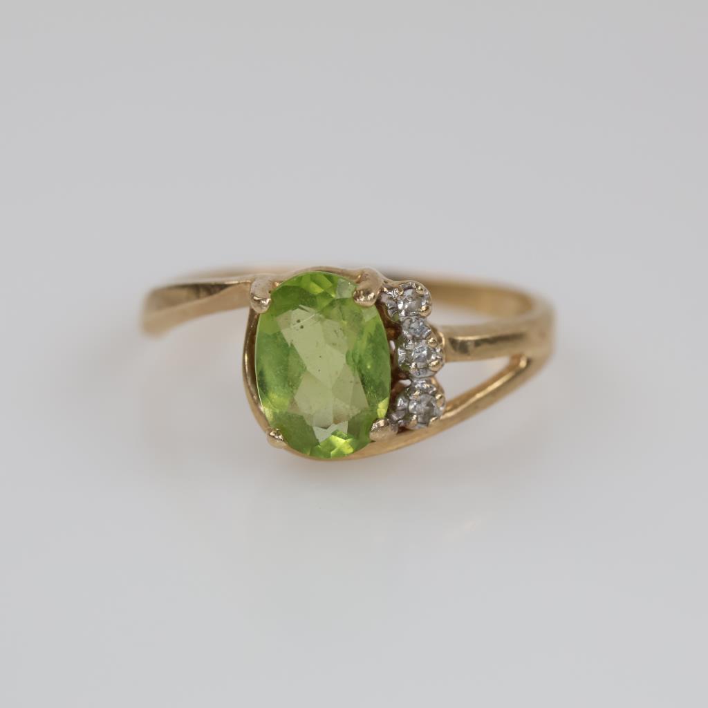 10kt Gold Green & Clear Stone Ring