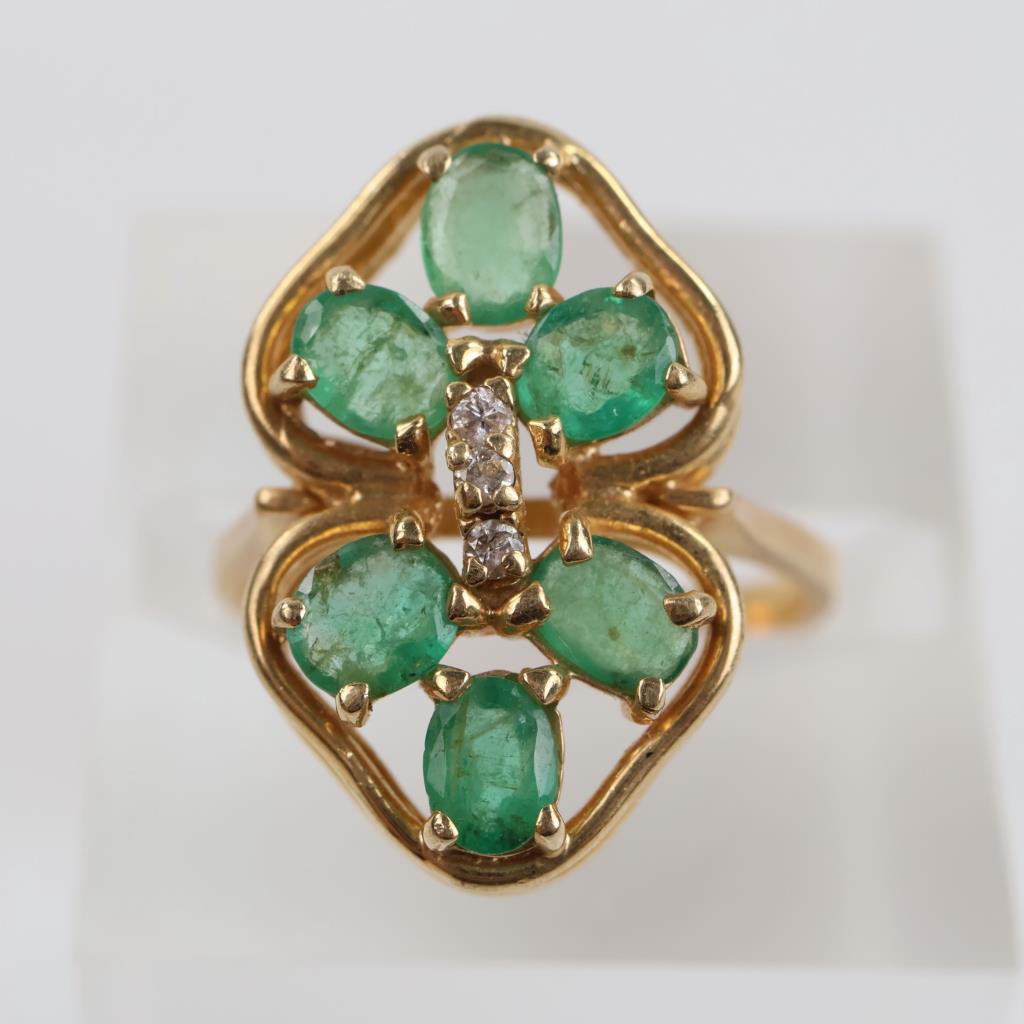 10kt Gold Green Stone Diamond Accent Ring