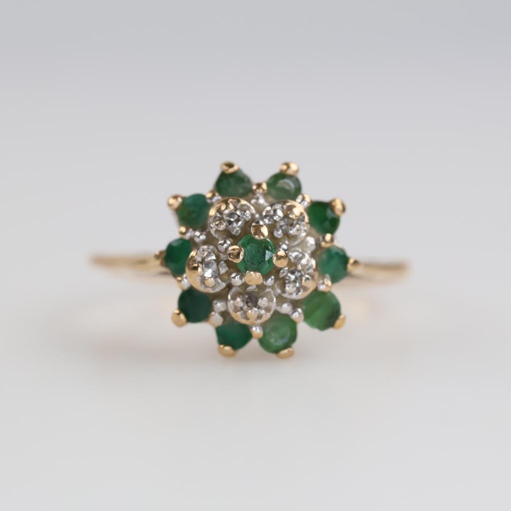 10kt Gold Green Stone Diamond Accent Ring