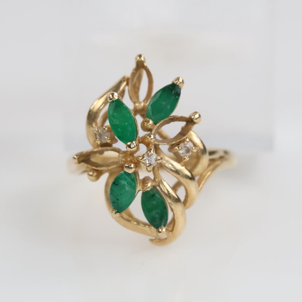 10kt Gold Green Stone Diamond Accent Ring